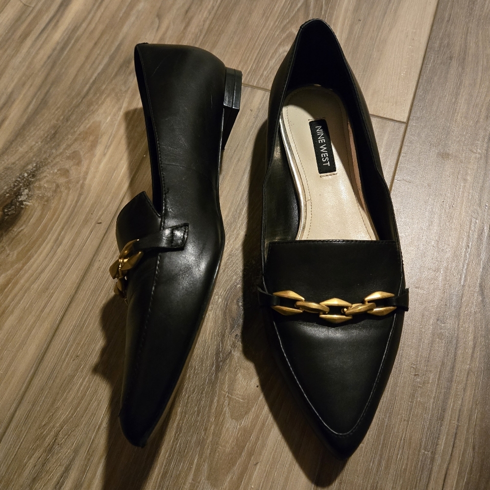 Nine West Women's Ahara Ballet Flat Size 7M Black Leather Upper Gold Chain
